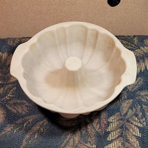 Pampered chef stoneware bundt pan hot sale